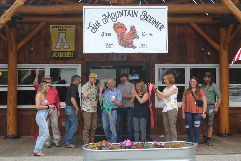 Mountain Boomer celebrates opening with ribbon cutting
